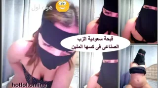 سكس سعودي لقبحة بجسم جميل مظبوط وكس ملبن مليان والزبر الصناعى فى كسها